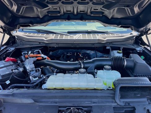 Used 2025 Ford F150 Lariat w/ Equipment Group 502A High AWD/4WD image 33