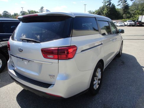 Used 2021 Kia Sedona LX FWD image 4