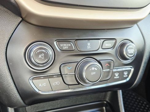 Used 2015 Jeep Cherokee Sport w/ Cold Weather Group AWD/4WD image 18