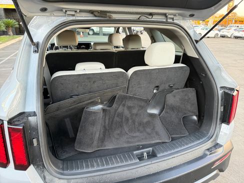 Used 2023 Kia Sorento S w/ Panoramic Sunroof Package image 23