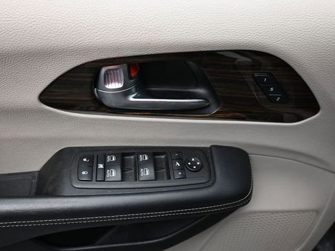 Used 2023 Chrysler Pacifica Limited image 20