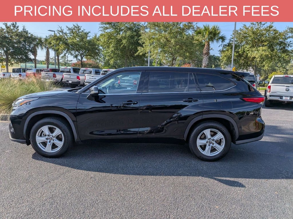 Used 2022 Toyota Highlander LE FWD image 8
