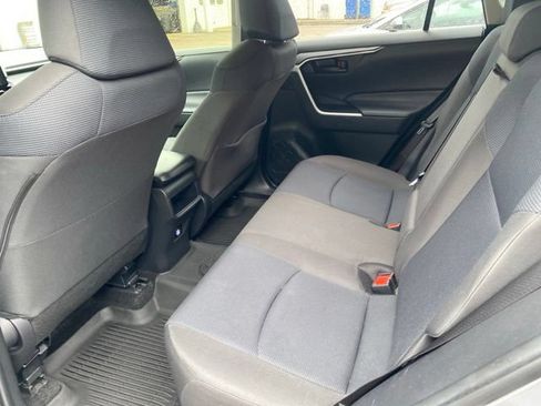 Used 2021 Toyota RAV4 LE FWD image 16