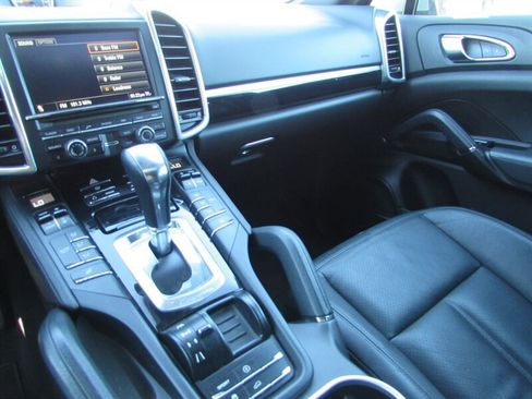 Used 2012 Porsche Cayenne AWD/4WD image 21