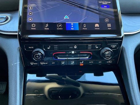 Used 2023 Jeep Grand Cherokee L Limited w/ Black Appearance Package image 17