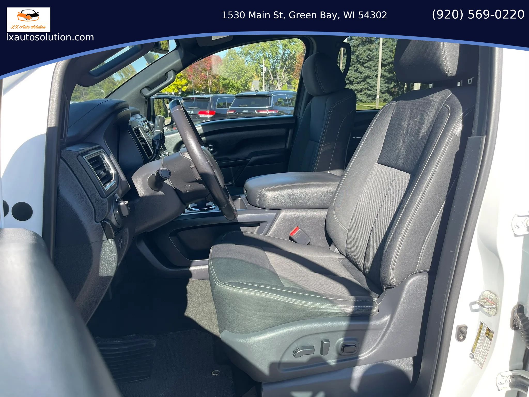 Used 2019 Nissan Titan SV w/ SV Convenience Package AWD/4WD image 16