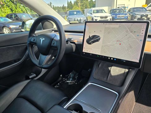 Used 2021 Tesla Model Y Long Range AWD/4WD image 12