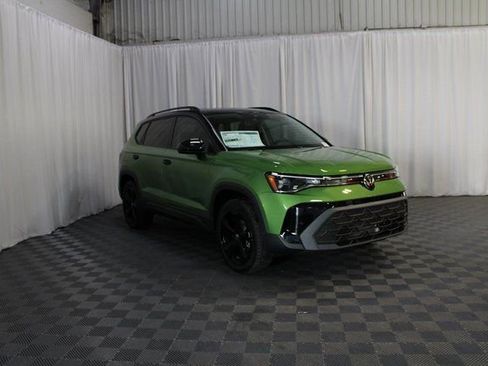 New 2025 Volkswagen Taos SE AWD/4WD image 25