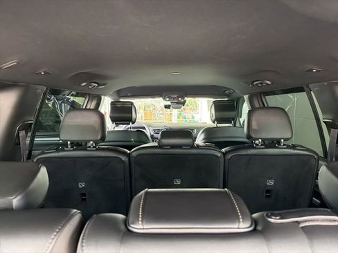 Used 2023 Jeep Wagoneer 2WD image 18