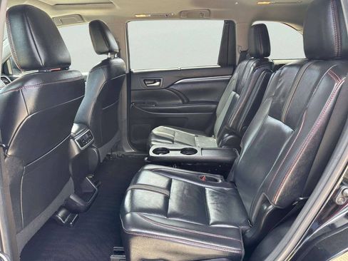 Used 2019 Toyota Highlander SE AWD/4WD image 12