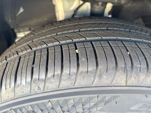 Used 2025 Nissan Murano SV image 32