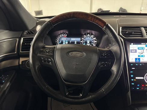 Used 2019 Ford Explorer Platinum AWD/4WD image 10