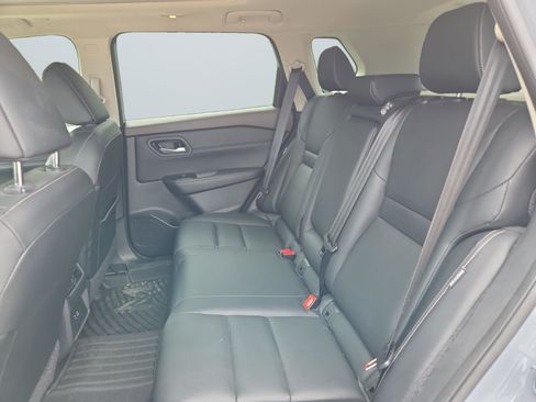 Used 2023 Nissan Rogue SL AWD/4WD image 14