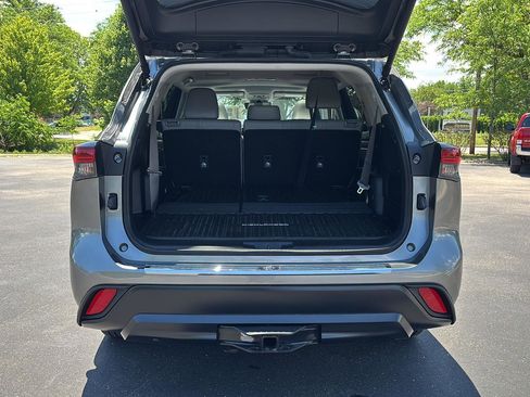 Used 2025 Toyota Highlander XLE AWD/4WD image 21