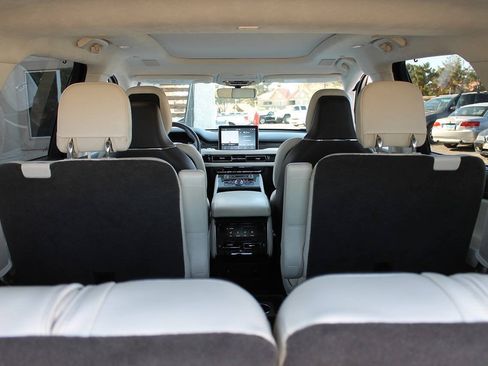 Used 2020 Lincoln Aviator Black Label Grand Touring w/ Class IV Trailer Tow Package AWD/4WD image 37