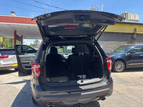 Used 2019 Ford Explorer XLT w/ Equipment Group 202A FWD image 17