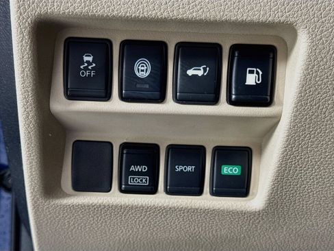 Used 2020 Nissan Rogue SV AWD/4WD image 16