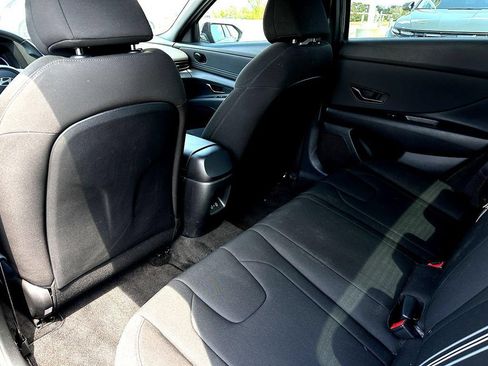Used 2025 Hyundai Elantra Sport FWD image 27