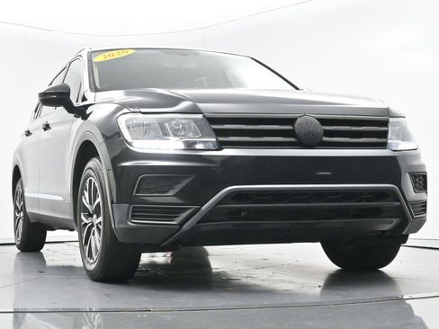 Used 2020 Volkswagen Tiguan SE w/ Panoramic Sunroof Package FWD image 45