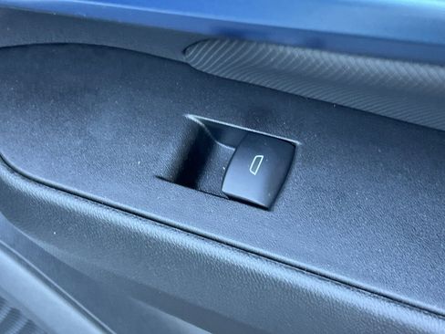 Used 2025 Chevrolet Equinox EV LT w/ Convenience Package image 23