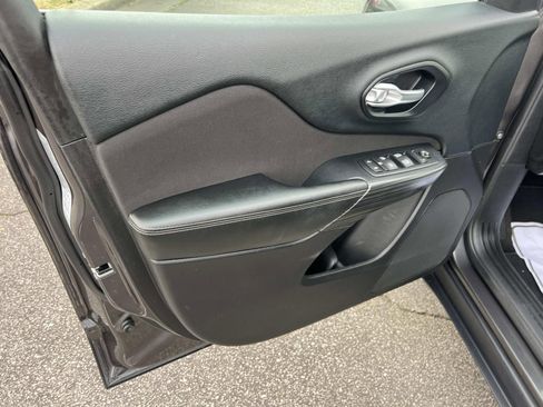 Used 2015 Jeep Cherokee Latitude w/ Comfort/Convenience Group image 10