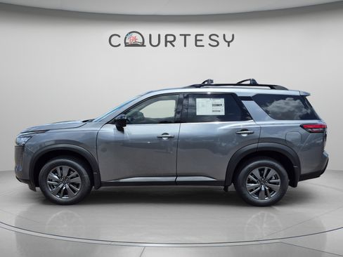 Used 2026 Nissan Pathfinder SV FWD image 2