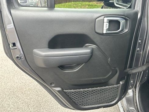 Certified 2024 Jeep Gladiator Rubicon w/ Technology Group image 23