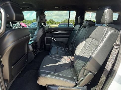 Used 2023 Jeep Wagoneer 4WD image 25