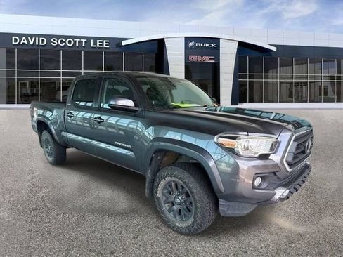 Used 2021 Toyota Tacoma SR5 AWD/4WD image 4