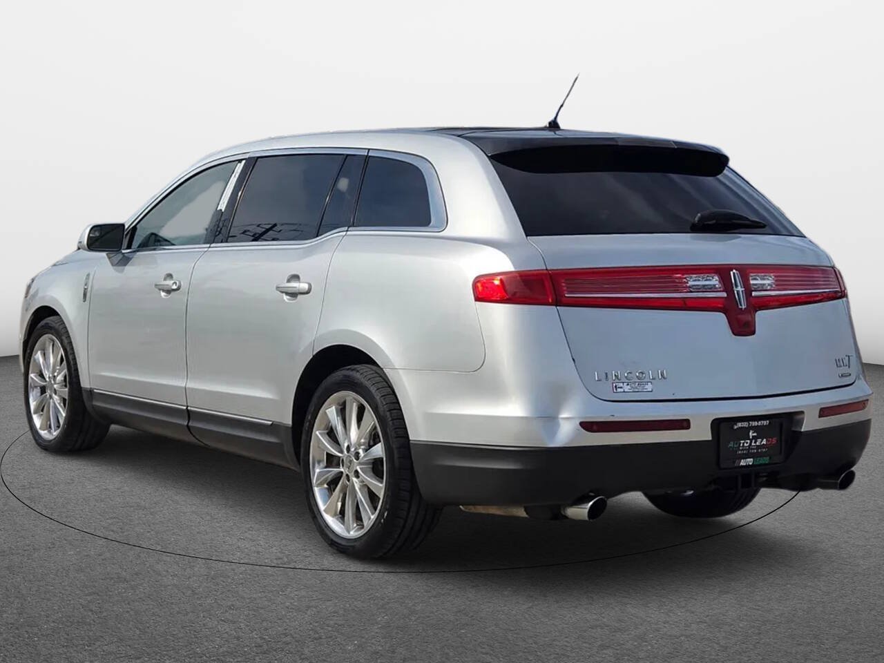 Used 2012 Lincoln MKT AWD image 4