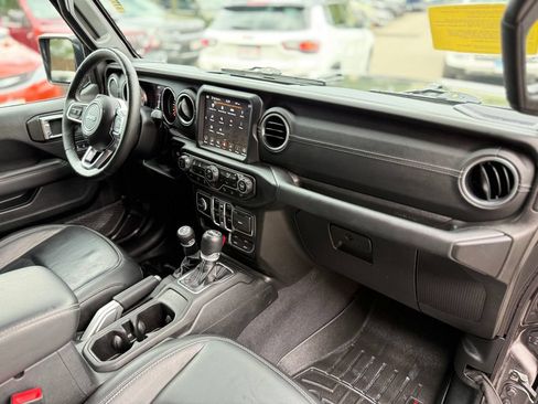 Used 2020 Jeep Wrangler Unlimited Sahara AWD/4WD image 9