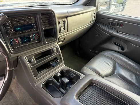 Used 2007 Chevrolet Silverado 2500 LT w/ Heavy-Duty Power Package image 14