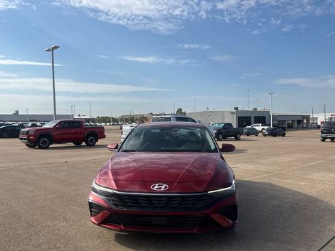 Used 2025 Hyundai Elantra SEL FWD image 6