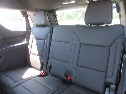 New 2026 GMC Yukon Denali w/ Denali Reserve Package AWD/4WD image 13