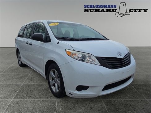 Used 2011 Toyota Sienna image 11
