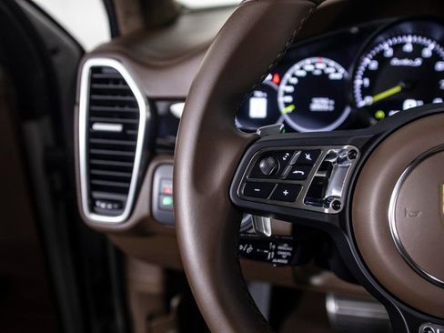 Used 2022 Porsche Cayenne Turbo S image 35