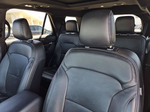 Used 2019 Ford Explorer Limited w/ Class III Trailer Tow Package FWD image 13