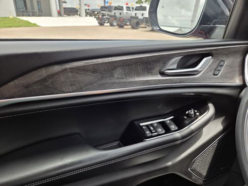 Used 2023 Jeep Grand Cherokee Overland RWD image 48