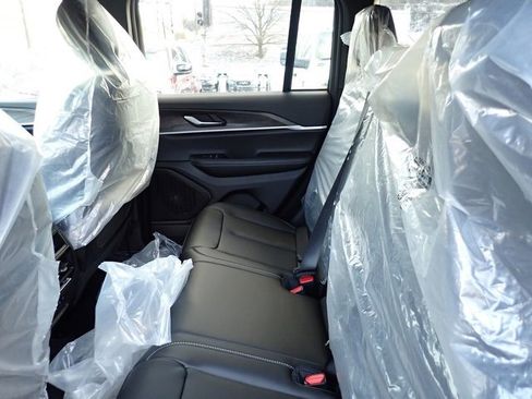 New 2025 Jeep Grand Cherokee Limited w/ Black Appearance Package image 13