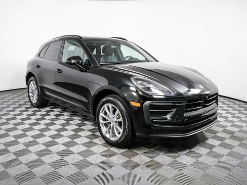 Certified 2025 Porsche Macan image 29