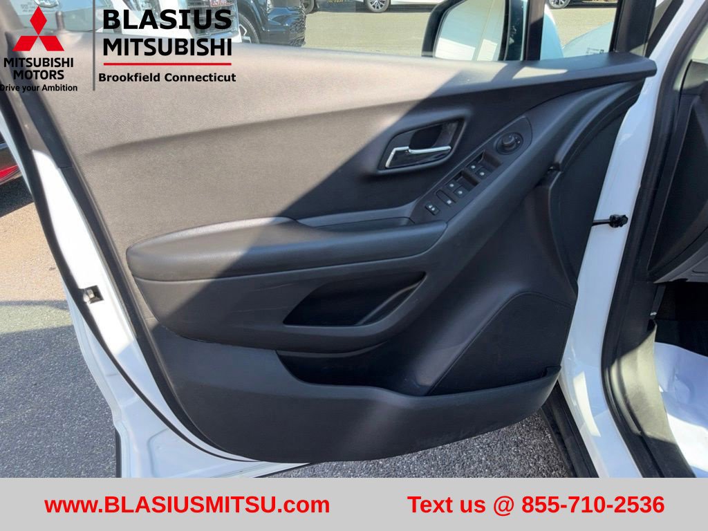 Used 2022 Chevrolet Trax LT w/ Sport Edition AWD/4WD image 16