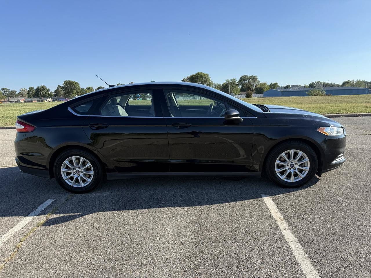 Used 2016 Ford Fusion S FWD image 4