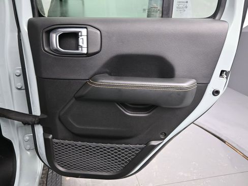 Used 2024 Jeep Wrangler Sahara image 16