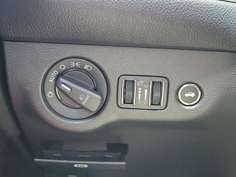 Used 2016 Dodge Challenger R/T Scat Pack w/ Leather Interior Group RWD image 23