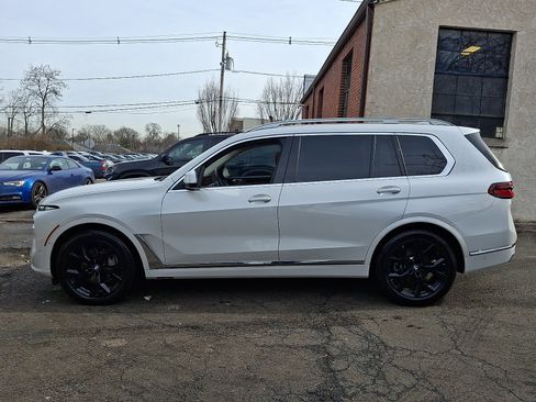 Used 2023 BMW X7 xDrive40i w/ Premium Package image 10