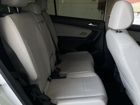 Used 2018 Volkswagen Tiguan SE w/ Panoramic Sunroof Package image 16