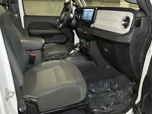 Used 2024 Jeep Wrangler Unlimited Sahara image 10