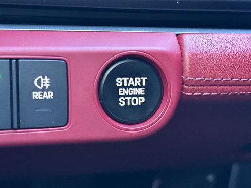 Used 2024 Porsche Panamera image 28