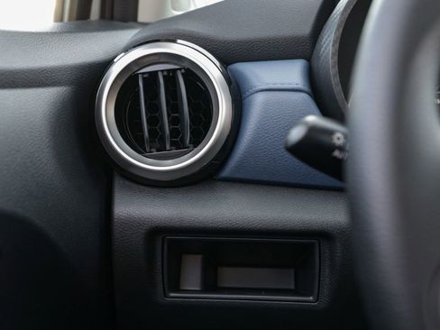 New 2025 Nissan Versa SV image 31