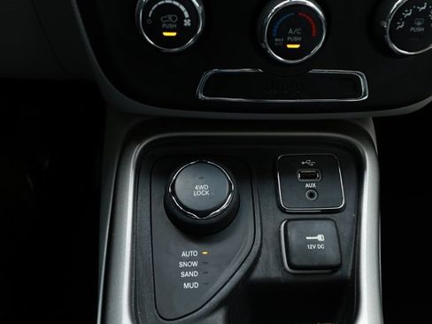 Used 2018 Jeep Compass Latitude AWD/4WD image 18